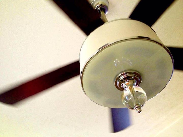 Ceiling fan with a frosted light kit